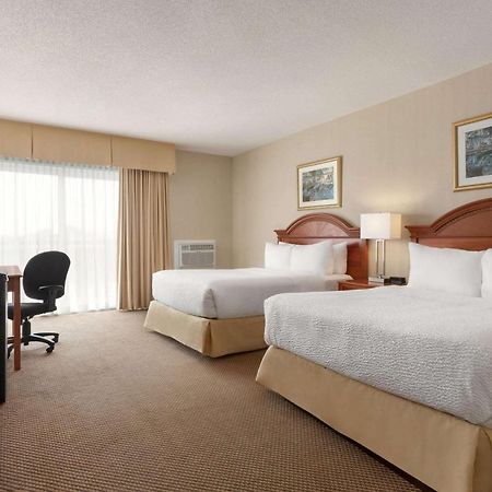 Days Inn By Wyndham Лондон Екстер'єр фото
