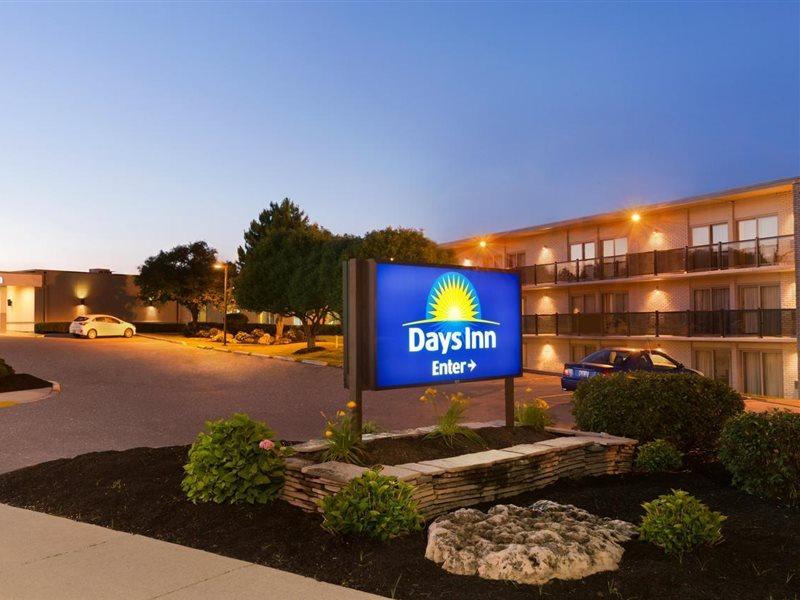 Days Inn By Wyndham Лондон Екстер'єр фото
