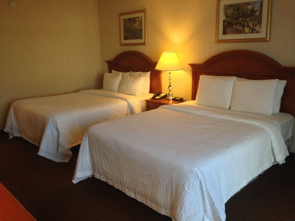 Days Inn By Wyndham Лондон Екстер'єр фото